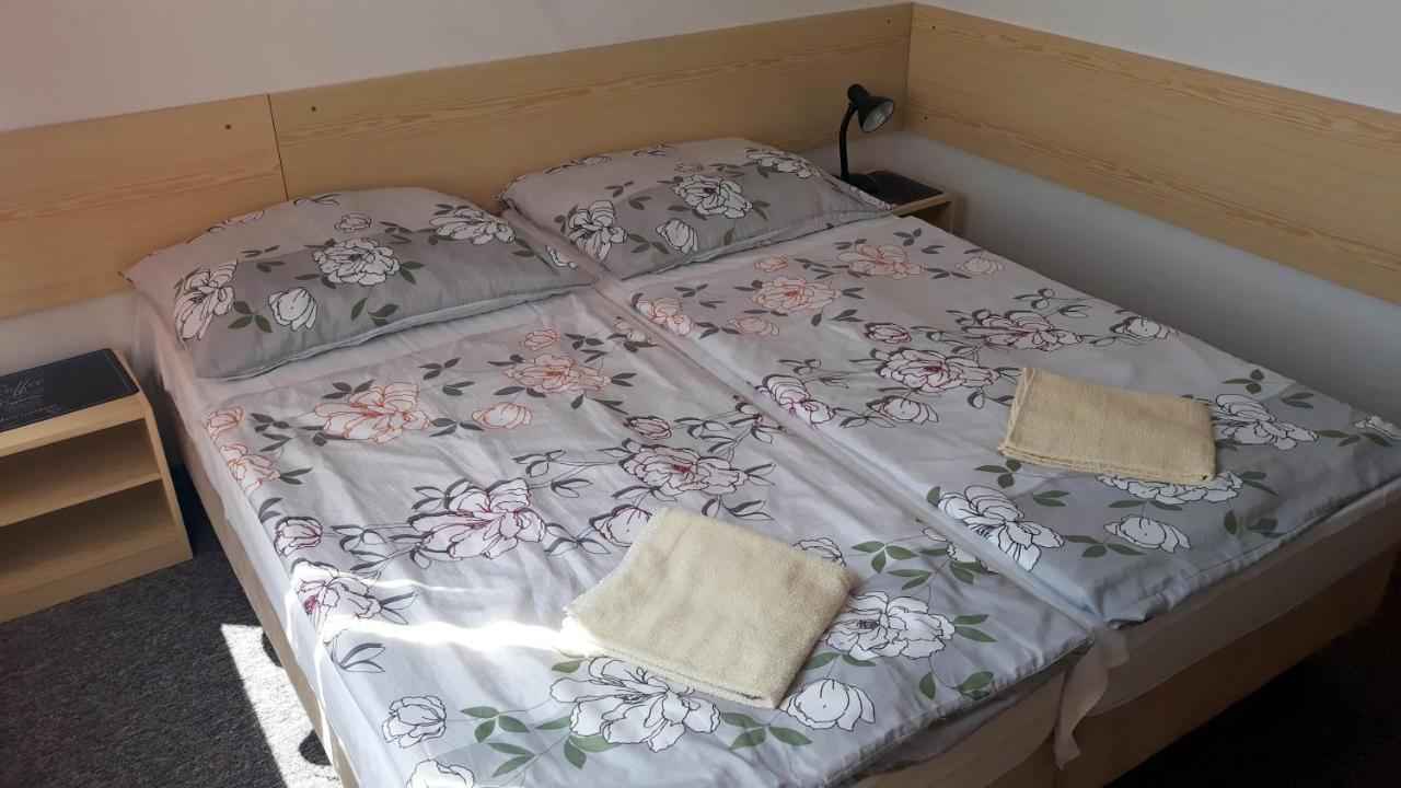 Penzion Saris プレショフ エクステリア 写真